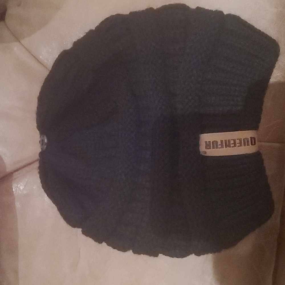 Queenfur Black Knit Hat Snap-on Pompom NWOT